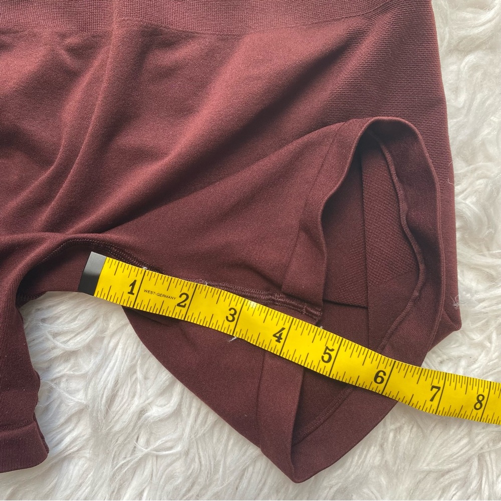 Alphalete Amplify Short 4.5” Women’s Size Medium Sangria - Picture 5 of 12